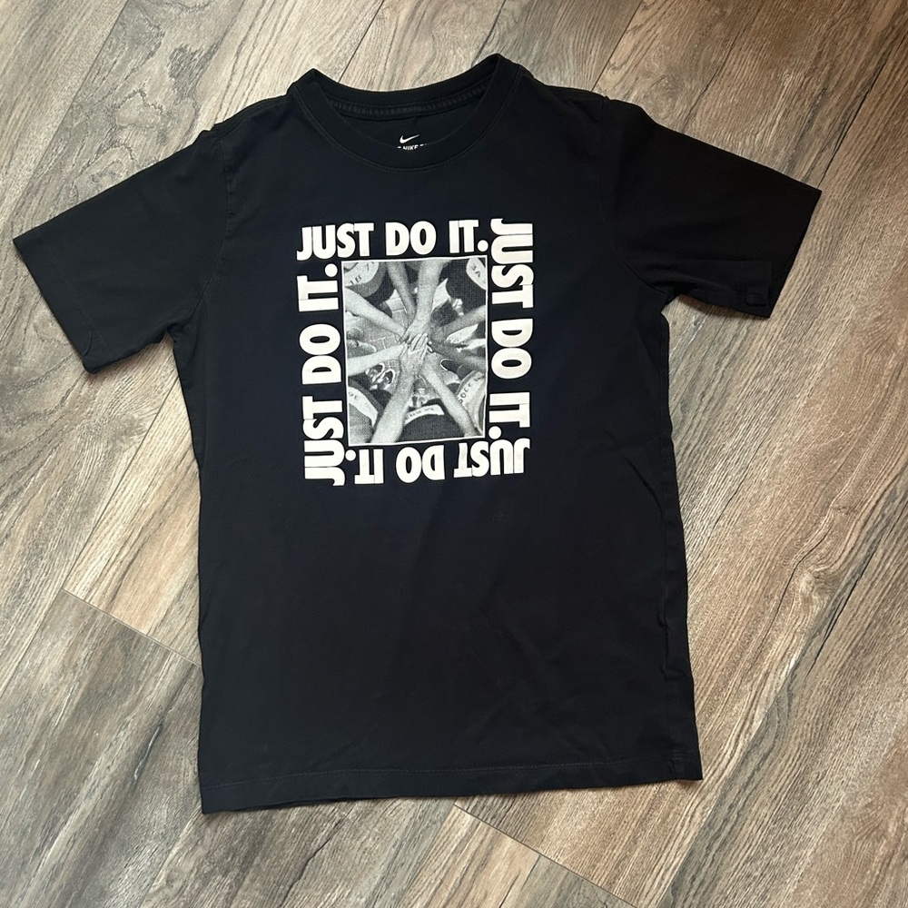 Nike kids black short sleeve tee shirt boys size large 14